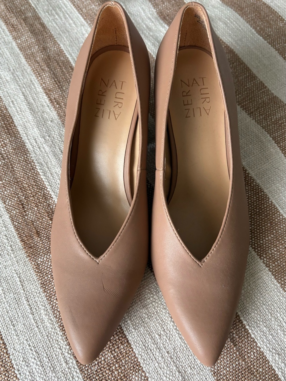 Naturalizer Women's Nude/Tan Pointed Toe Heels